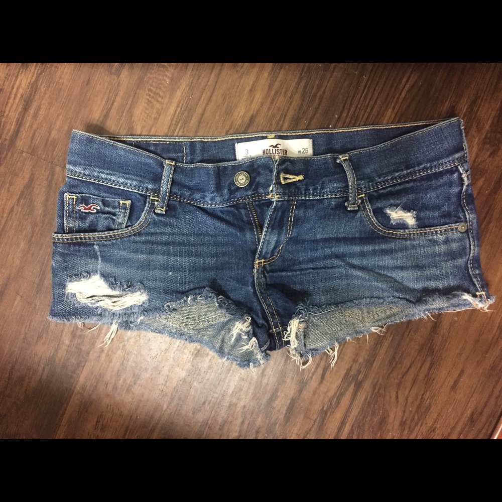 Hollister jean shorts size 26 (3)